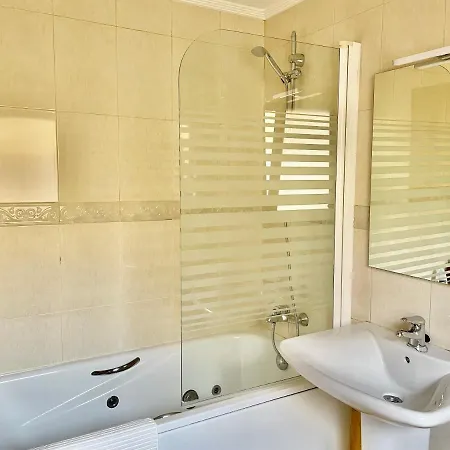Apartamento Cimadevilla Apartment *
